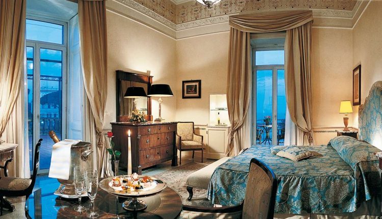 Grand-Hotel-Excelsior-Vittoria-Suite-One-of-a-kind-‘-Royal’