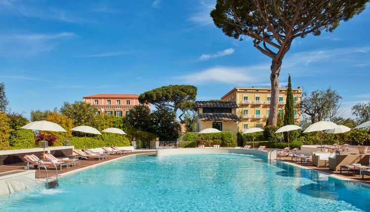 Grand-Hotel-Excelsior-Vittoria-Swimming-Pool