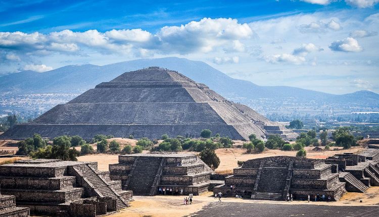 Mexico---Pyramid-of-the-Sun-Teotihuaca