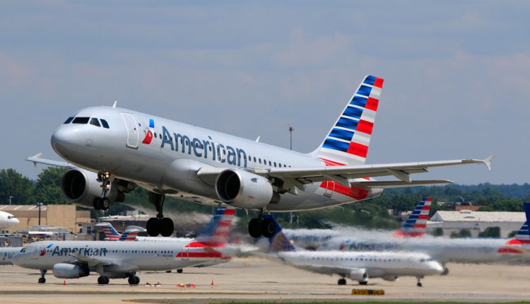 American Airlines A319 taking off