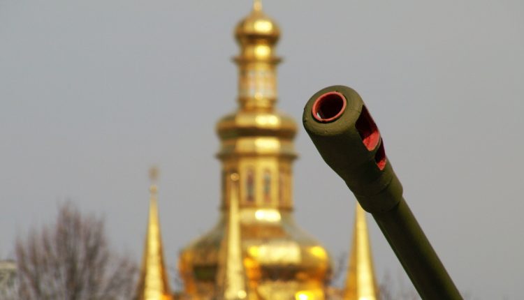 Barrel of Russian gun in Ukraine