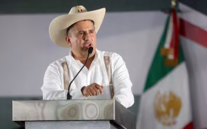 Portrait of Carlos Manzo, Mexican community leader, whose death is referenced by activist Alessandra Rojo de la Vega in her viral post about impunity and justice in Mexico.