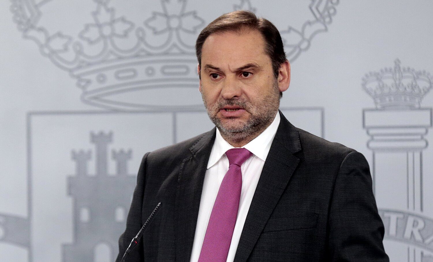 José Luis Ábalos speaking at a government press briefing.