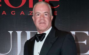 Raúl Rocha posing at a red-carpet event in Mexico City.