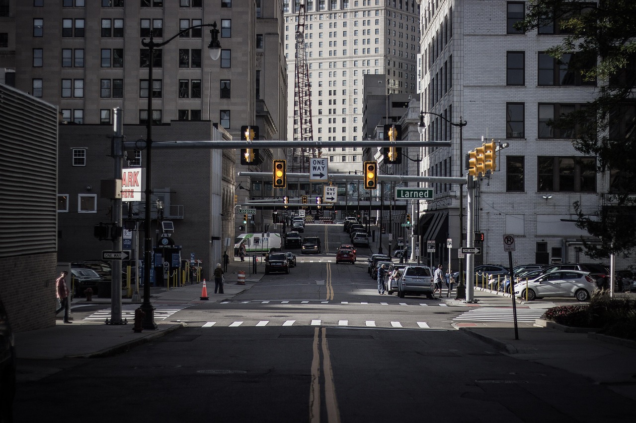 An ominous looking road in a city, portraying the road accident crisis in America.